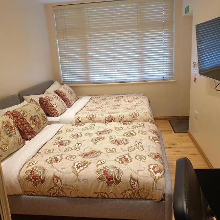 London Luxury Apartments 1Min Walk From Underground, With Free Parking Free Wifi Eksteriør bilde